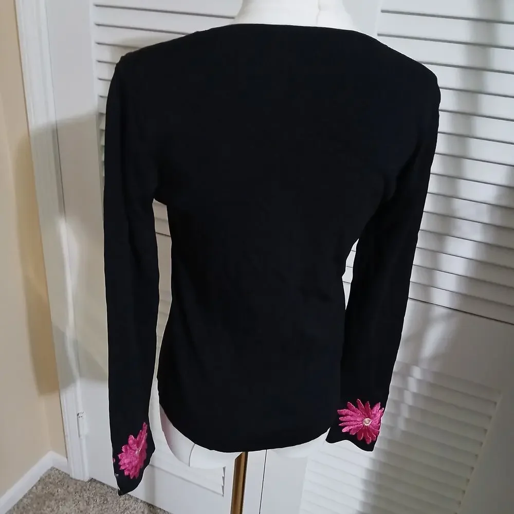 Michelle Nicole Sm Black Long-Sleeved Sweater Floral Embroidered Accents V Neck